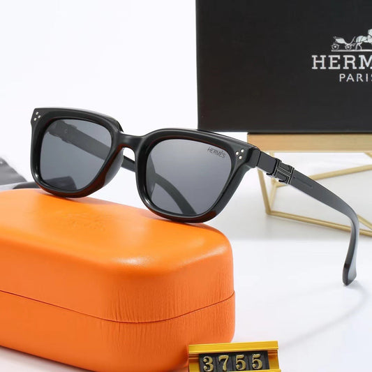 Elegant Wayfarer Sunglasses